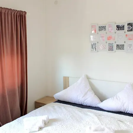 Hotel Via *